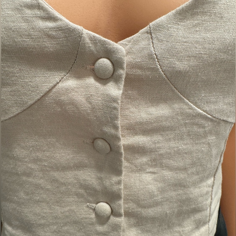LOVE TREE Linen Blend Pretty Button Top NWT Size Medium - Picture 7 of 8